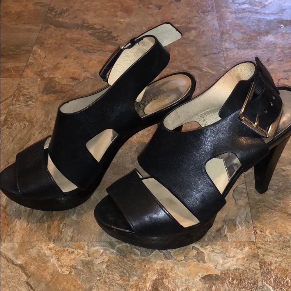 Micheal Korn black heels